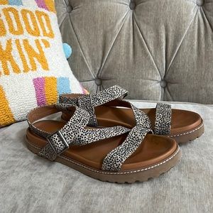 Universal Thread Sandals for Women Size 10